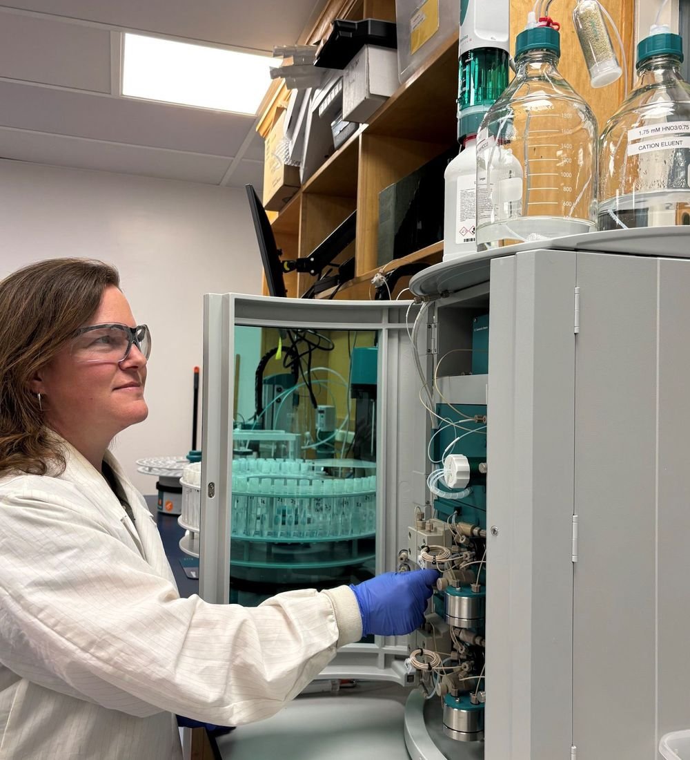 Mineral analysis in a geochemistry laboratory
